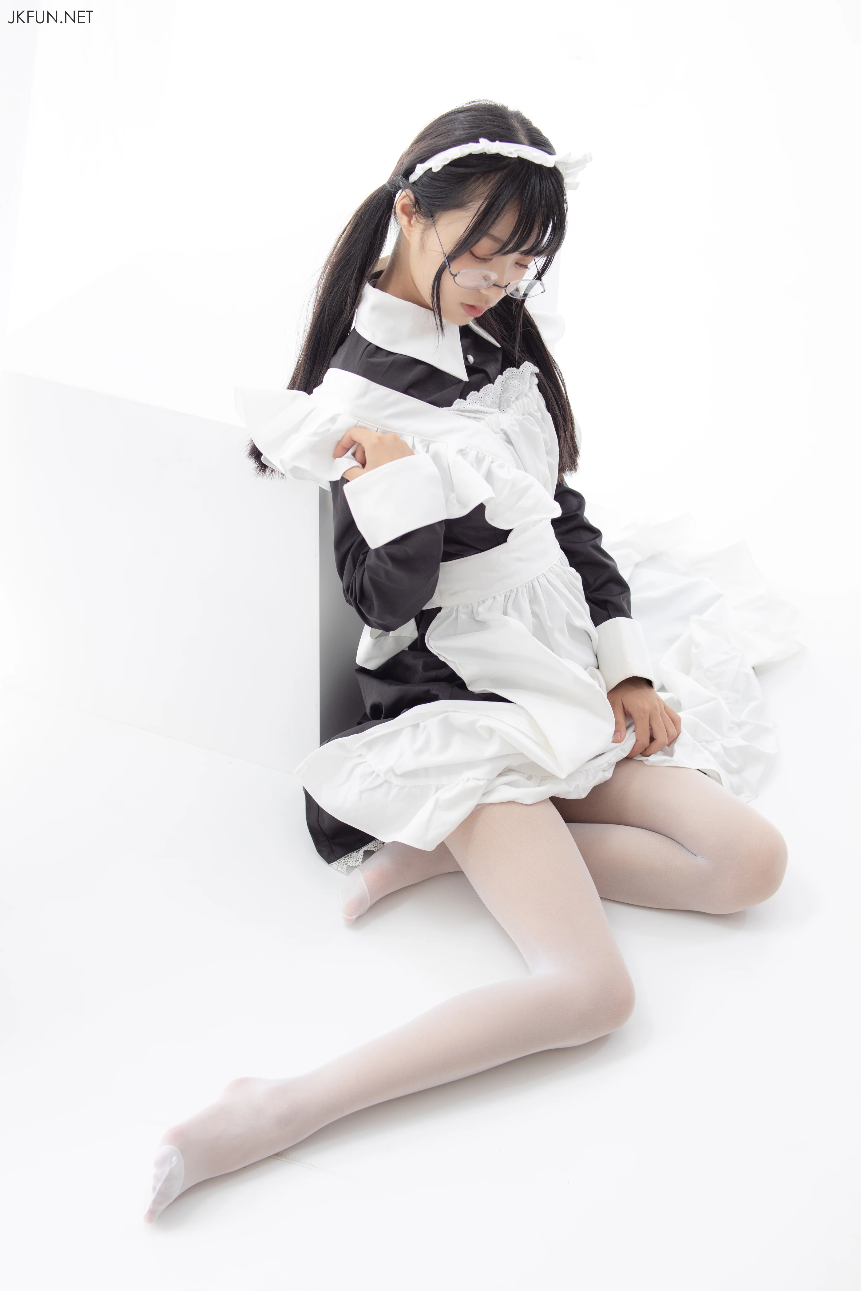 森萝财团 [JKFUN-017] 眼镜白丝女仆 [127P 1V]插图2
